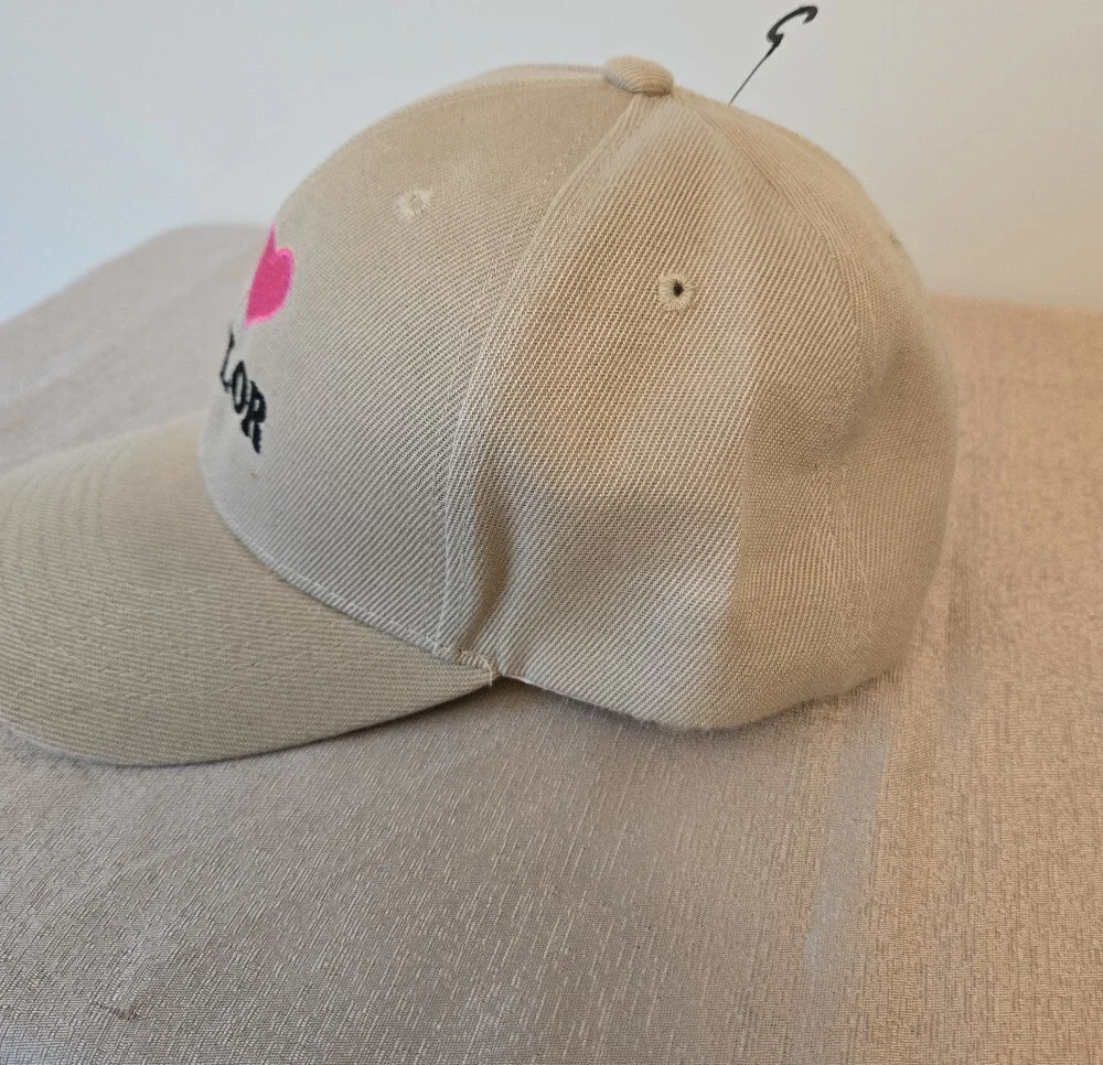 Beige “I ❤️ Taylor” Baseball Cap – Adjustable Strap